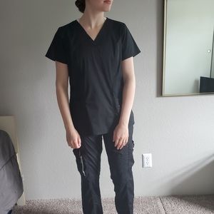 Black Ellie 4 Pocket V-Neck Scrub Top